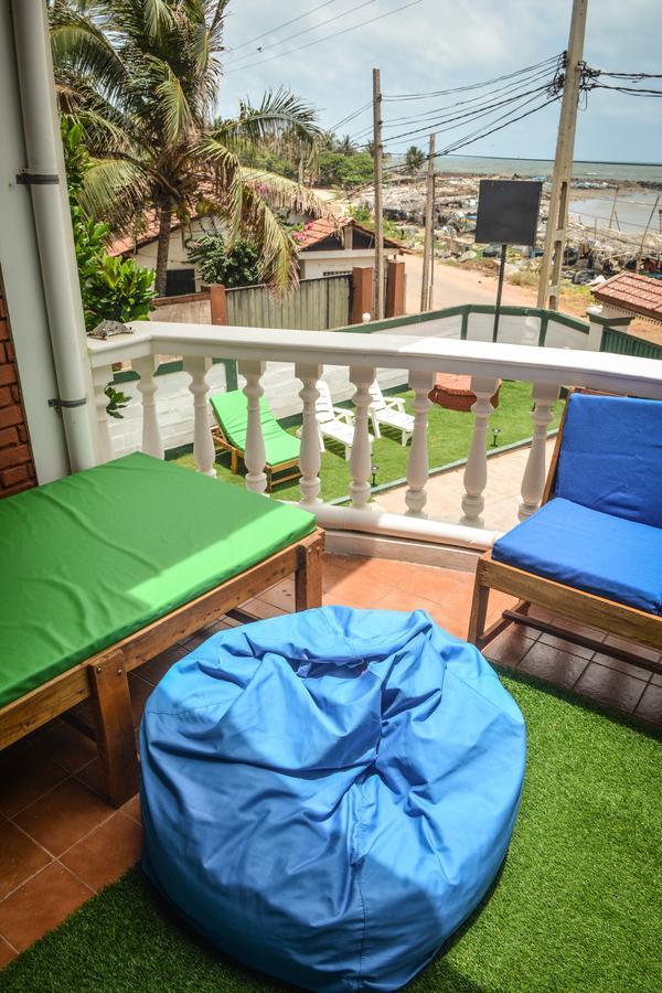 Explore Hostels Negombo Kochchikade Exterior foto