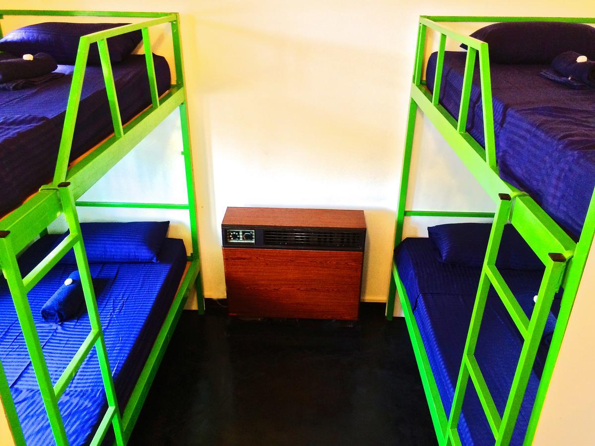 Explore Hostels Negombo Kochchikade Exterior foto