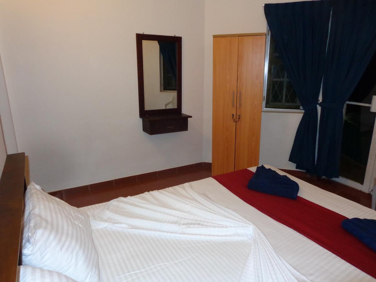 Explore Hostels Negombo Kochchikade Exterior foto
