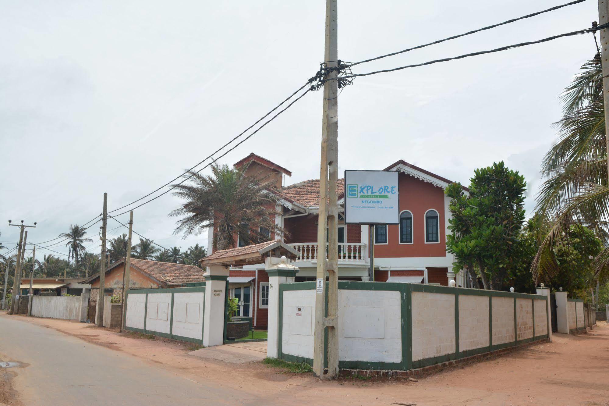 Explore Hostels Negombo Kochchikade Exterior foto
