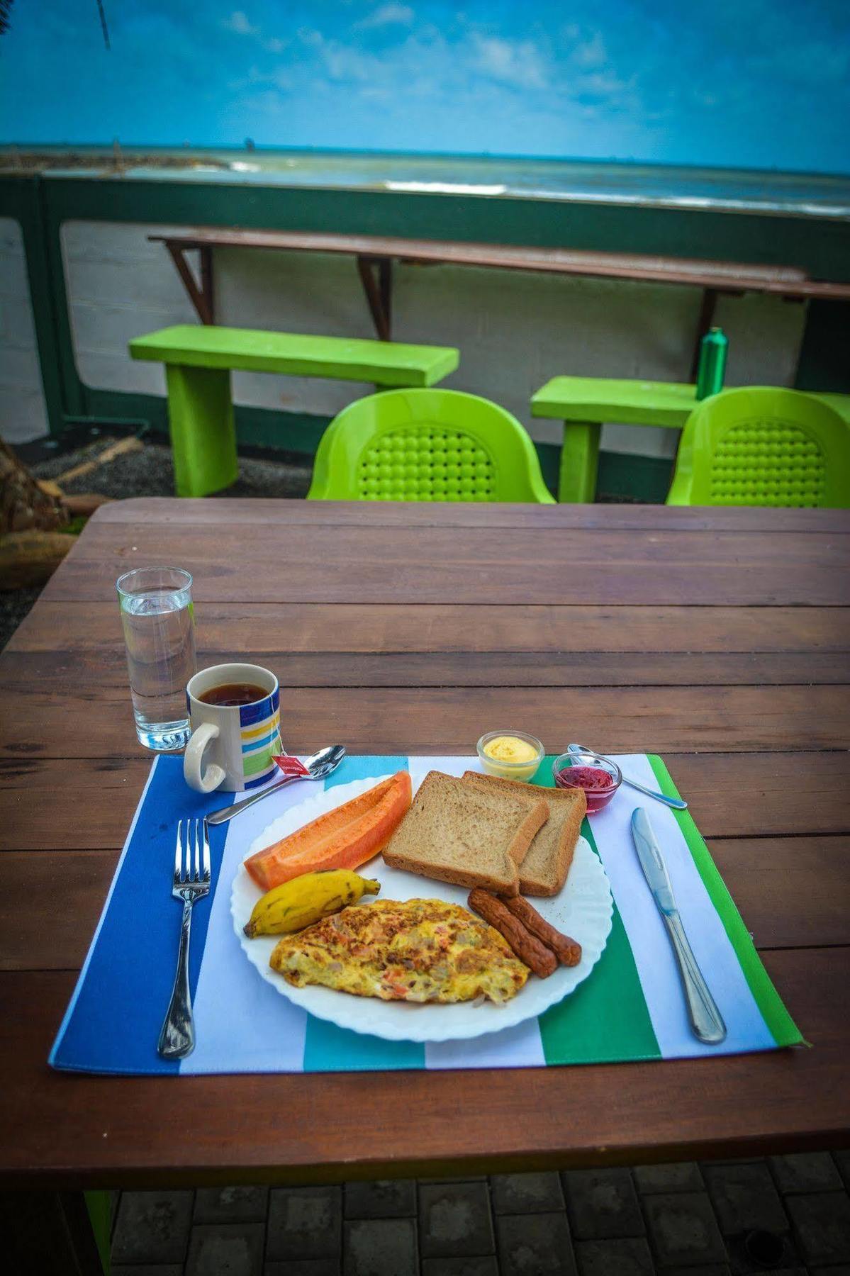 Explore Hostels Negombo Kochchikade Exterior foto