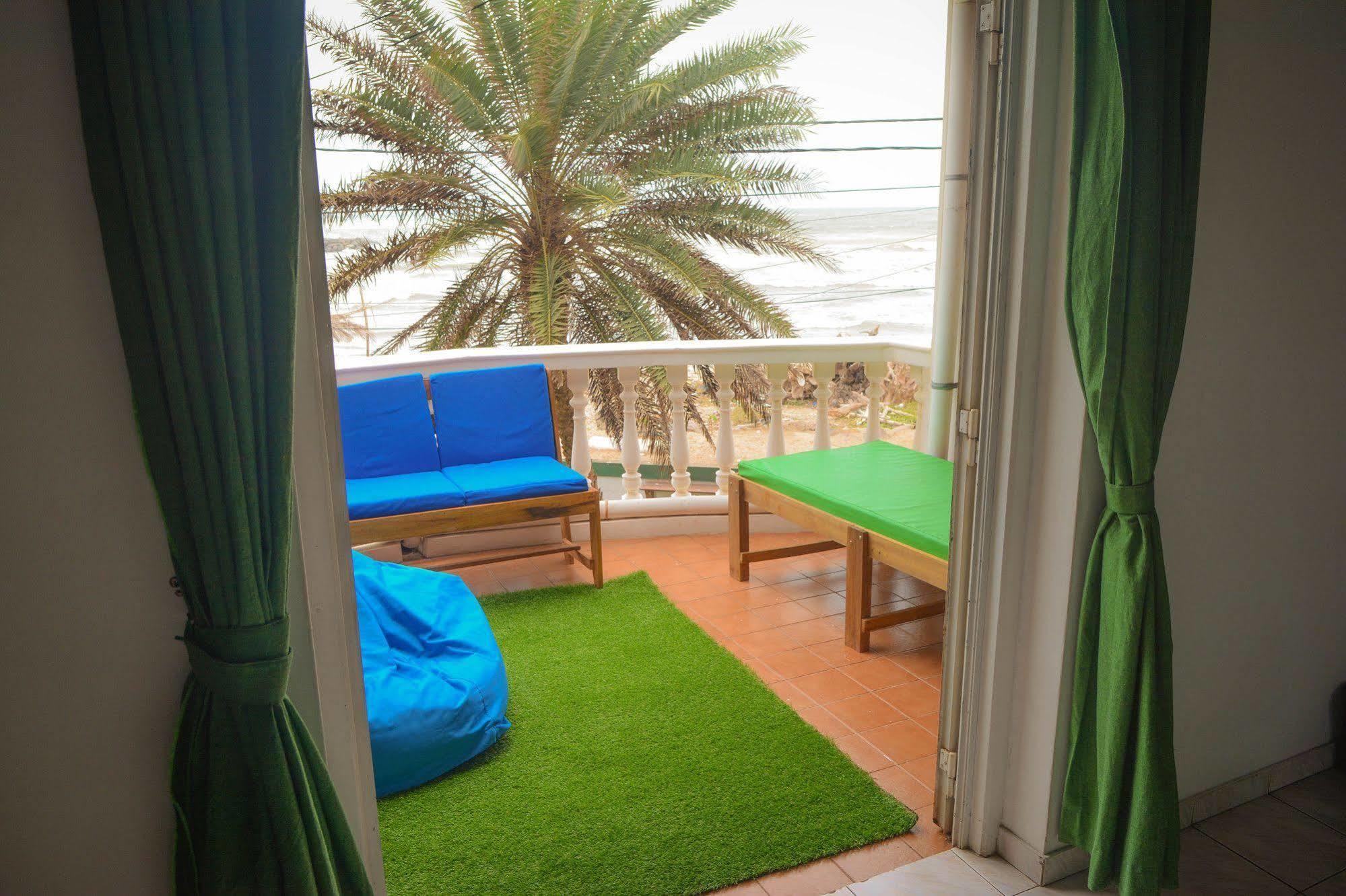 Explore Hostels Negombo Kochchikade Exterior foto