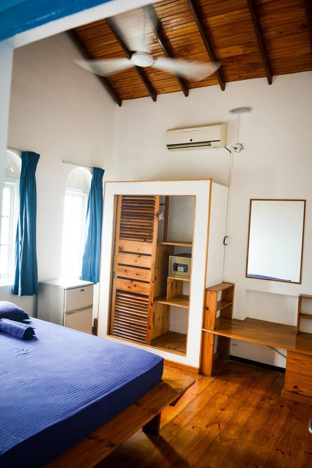Explore Hostels Negombo Kochchikade Exterior foto