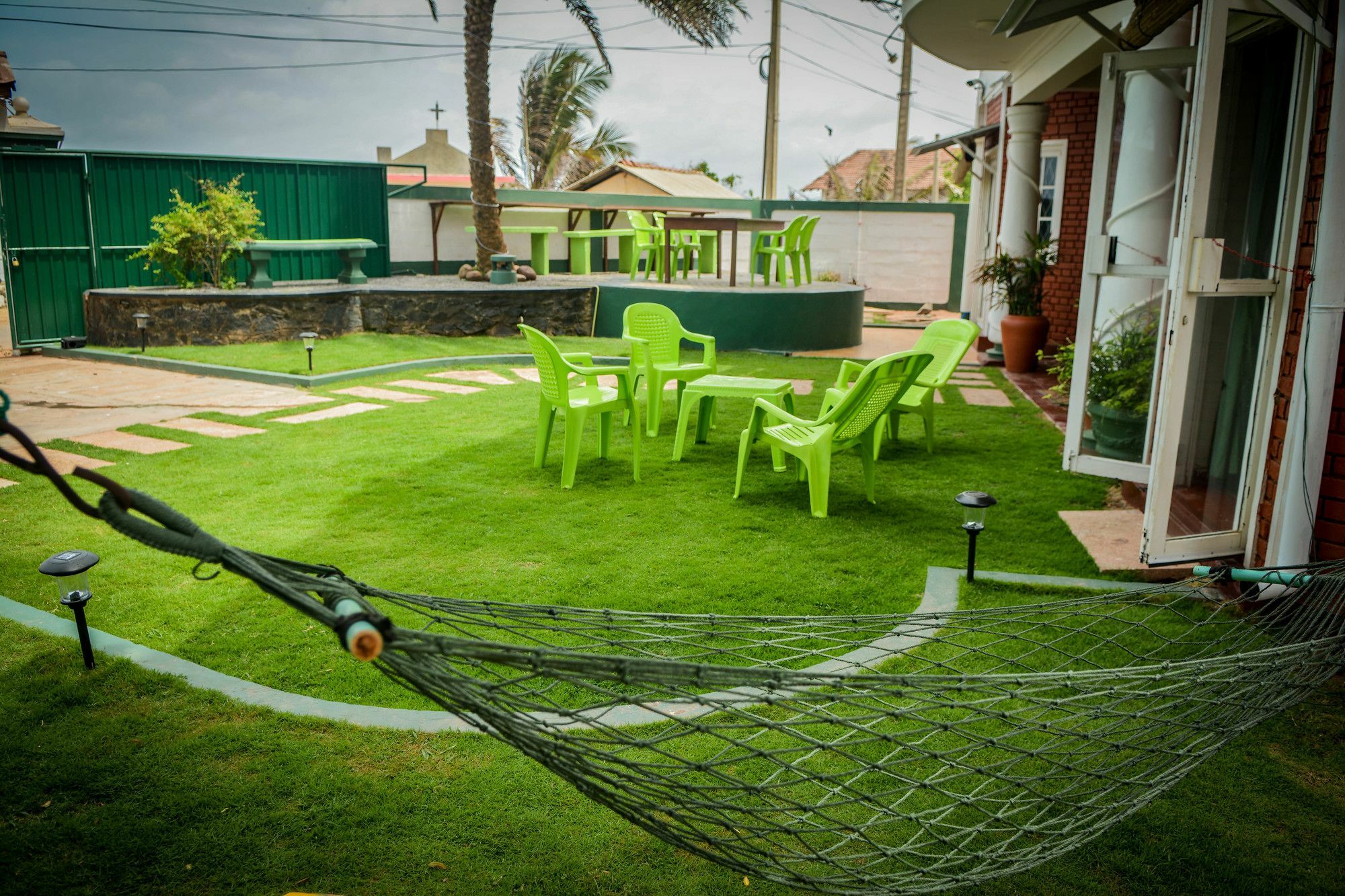 Explore Hostels Negombo Kochchikade Exterior foto