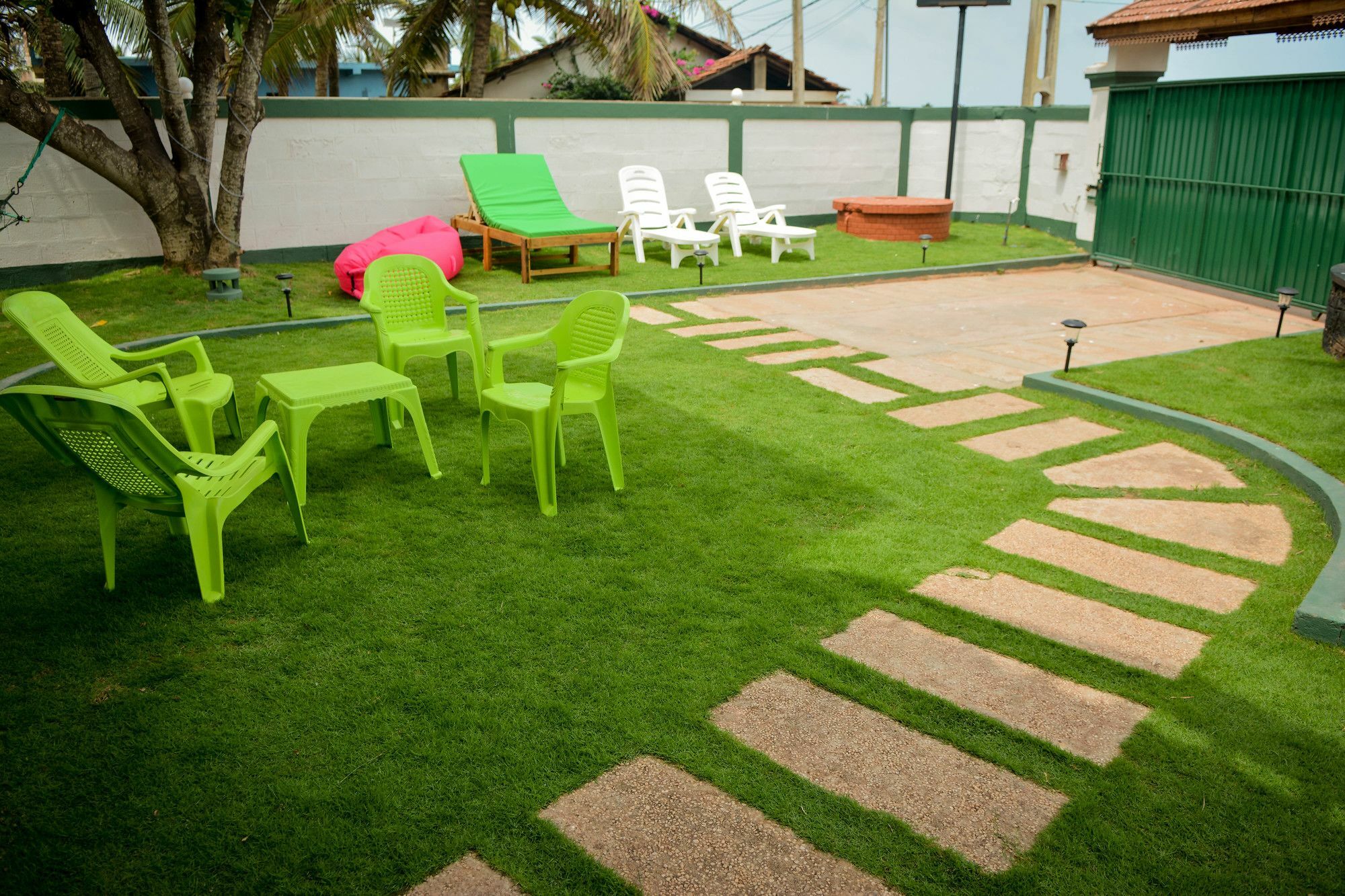 Explore Hostels Negombo Kochchikade Exterior foto